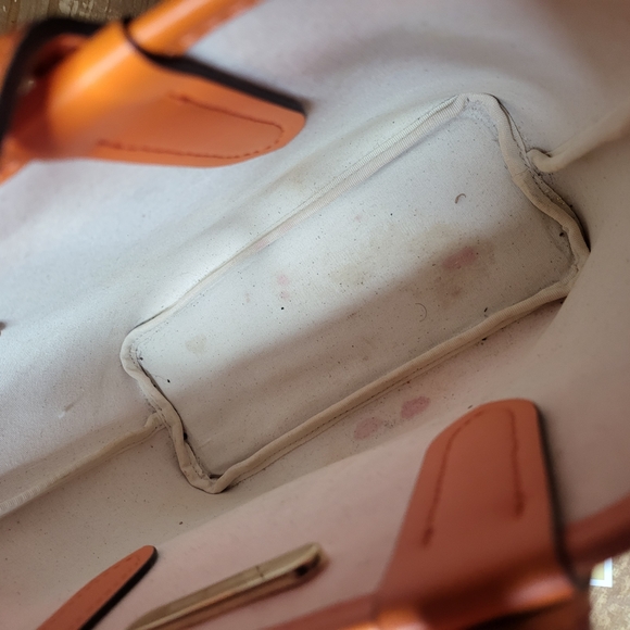 Michael Kors Small Orange Tote and Wallet Set - Picture 2 of 6